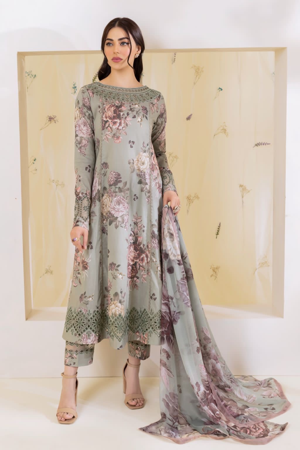 LUXURY LAWN UNSTITCHED 3PCS