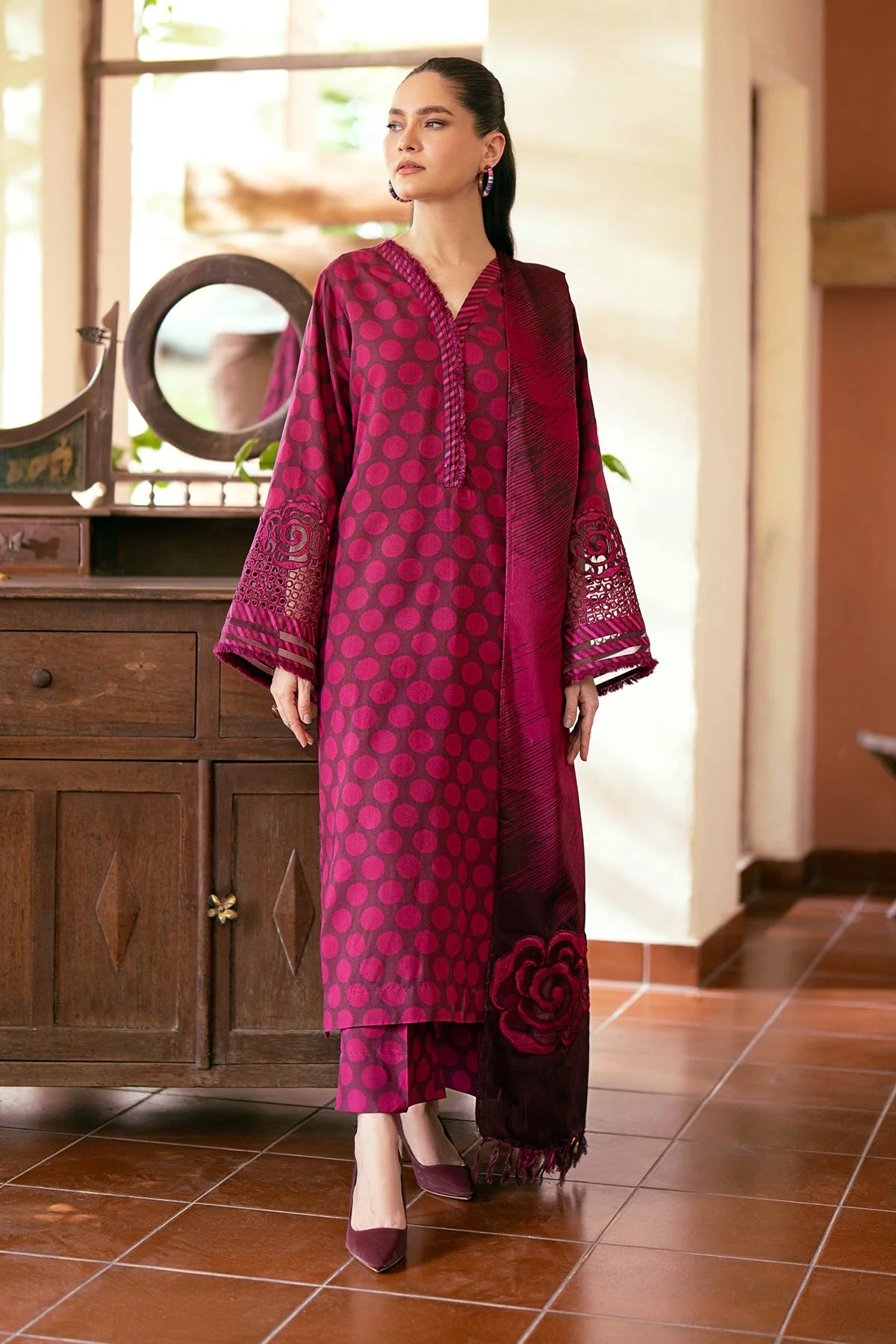LUXURY LAWN UNSTITCHED 3PCS