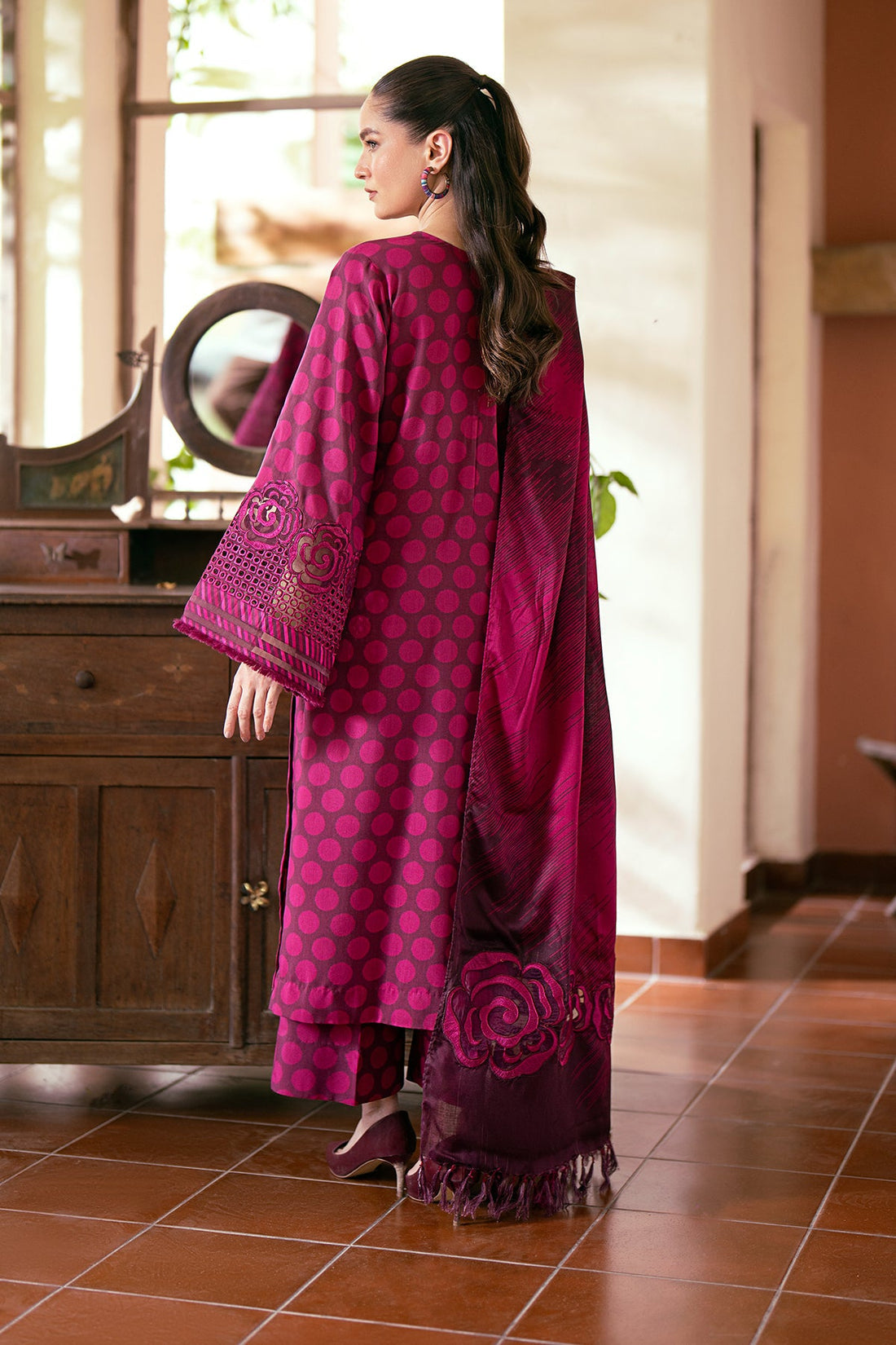 LUXURY LAWN UNSTITCHED 3PCS