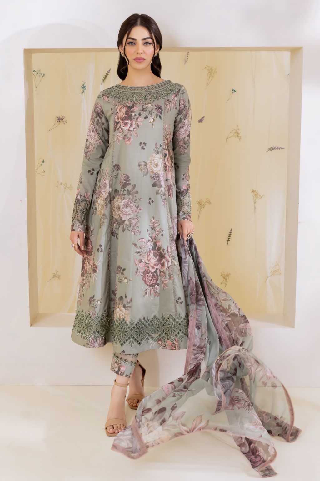 LUXURY LAWN UNSTITCHED 3PCS